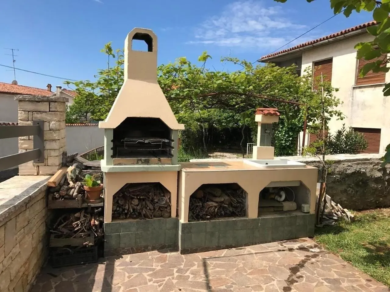 Apartment Tolles Appartement In Umag Mit Grill, Terrasse Und Garten